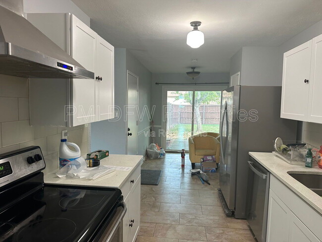 Foto del edificio - 417 Sandy Knoll Dr