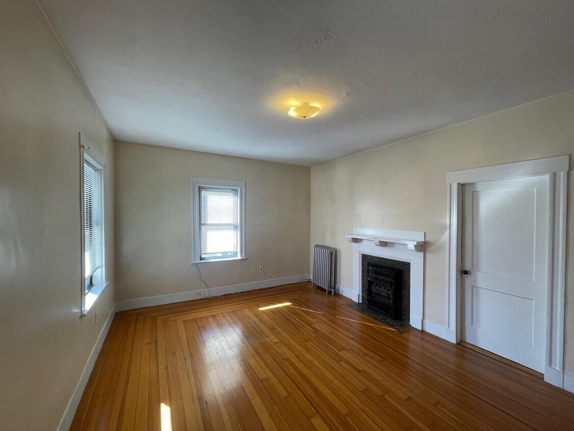 Primary Photo - 18 Fenwick St