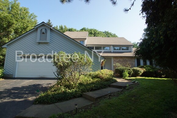 Building Photo - 6 Le Pere Dr