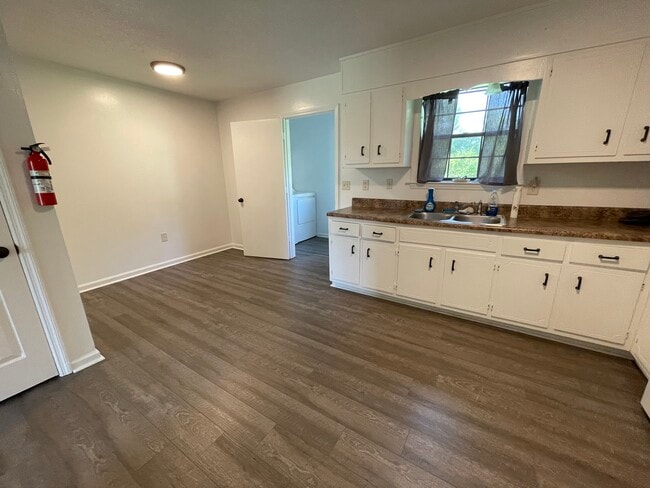 Building Photo - 76 Glenbrook Dr