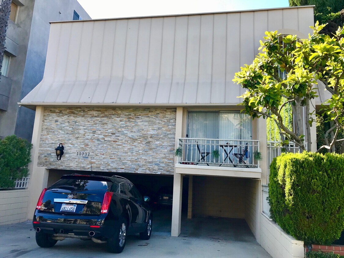 Entrance - 11737 Kiowa Ave