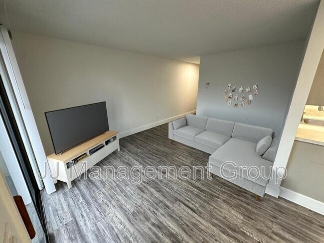 Foto del edificio - 230 E 7th Ave