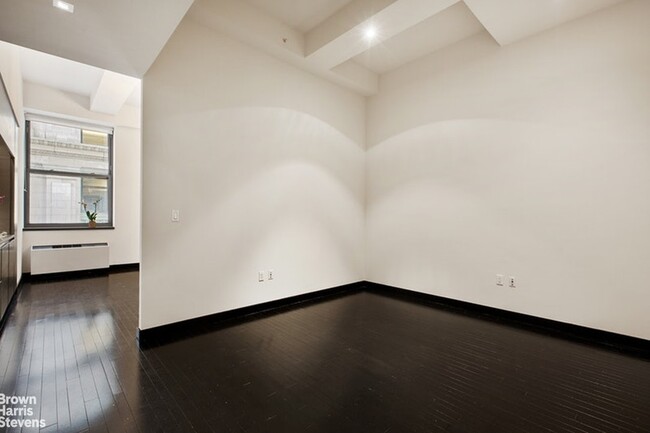 Building Photo - Best Deal Luxury Alcove Studio!