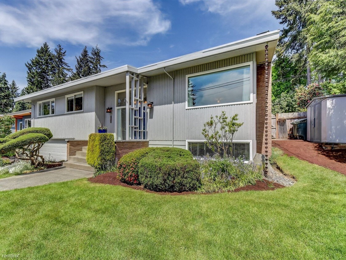 Primary Photo - 4 br, 3 bath House - 16034 Lake Hills Blvd