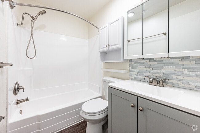 1BR, 1BA - 700SF - Bathroom - Luxe 1801