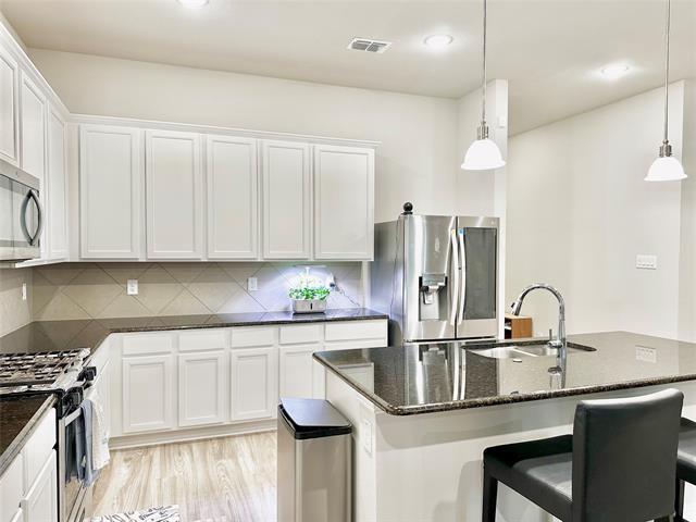 Foto del edificio - 721 Cromwell Dr