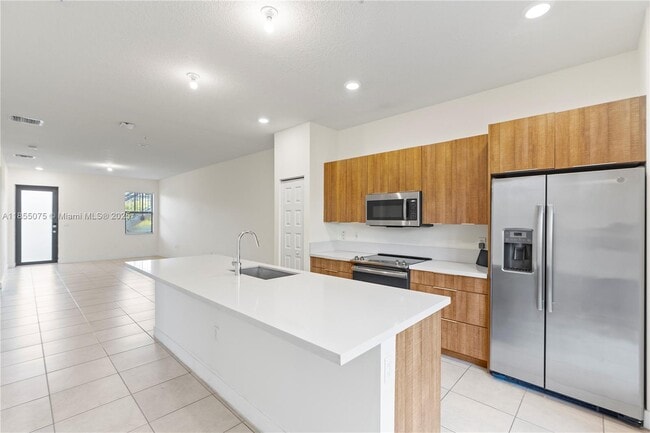 Foto del edificio - 7831 NW 104th Ave