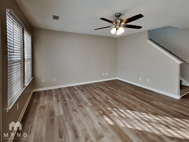 Foto del edificio - 1666 Hallmark Hills Dr