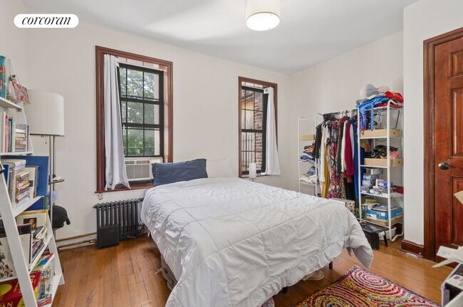 Building Photo - 307 Hart St