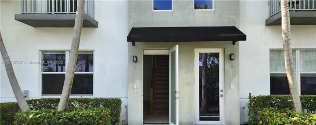 Foto del edificio - 460 NE 35th Ct