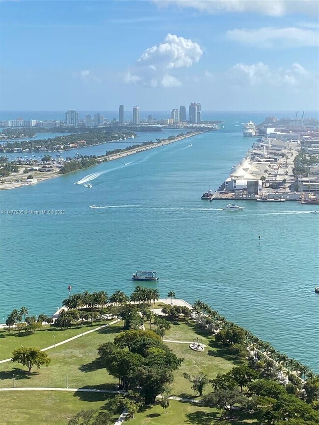 Building Photo - 1040 Biscayne Blvd