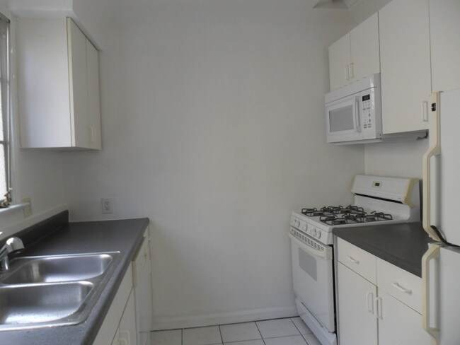 Foto del edificio - 1419-1425 South Beverly Drive