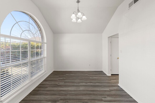 Building Photo - 3709 Martha Ln