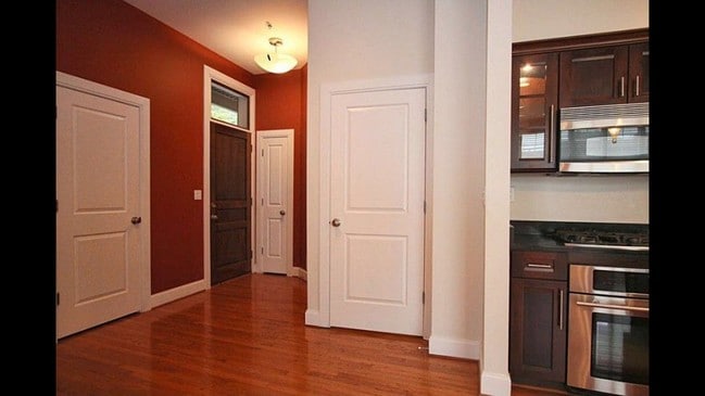 Entryway - 2011 Frankfort Ave