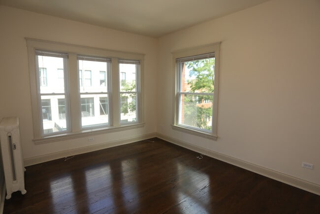Building Photo - 4718 N Racine Ave