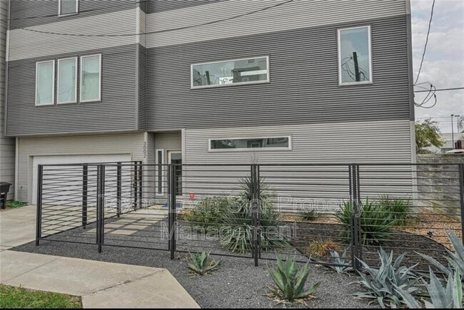 Building Photo - 3002 Hawkins St