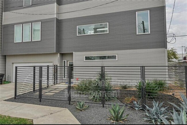 Photo - 3002 Hawkins St House