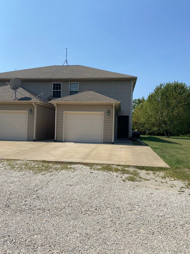 Building Photo - 1280 Willow Ln