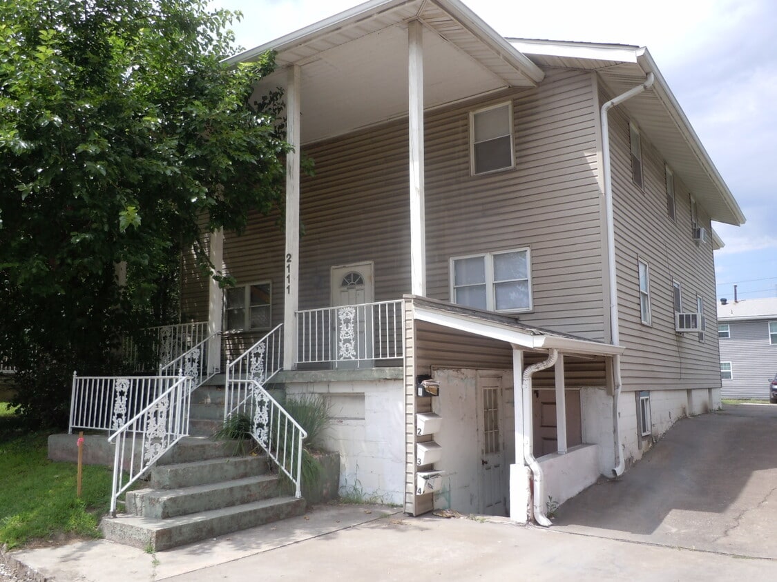Primary Photo - 2111 Lincoln Ave