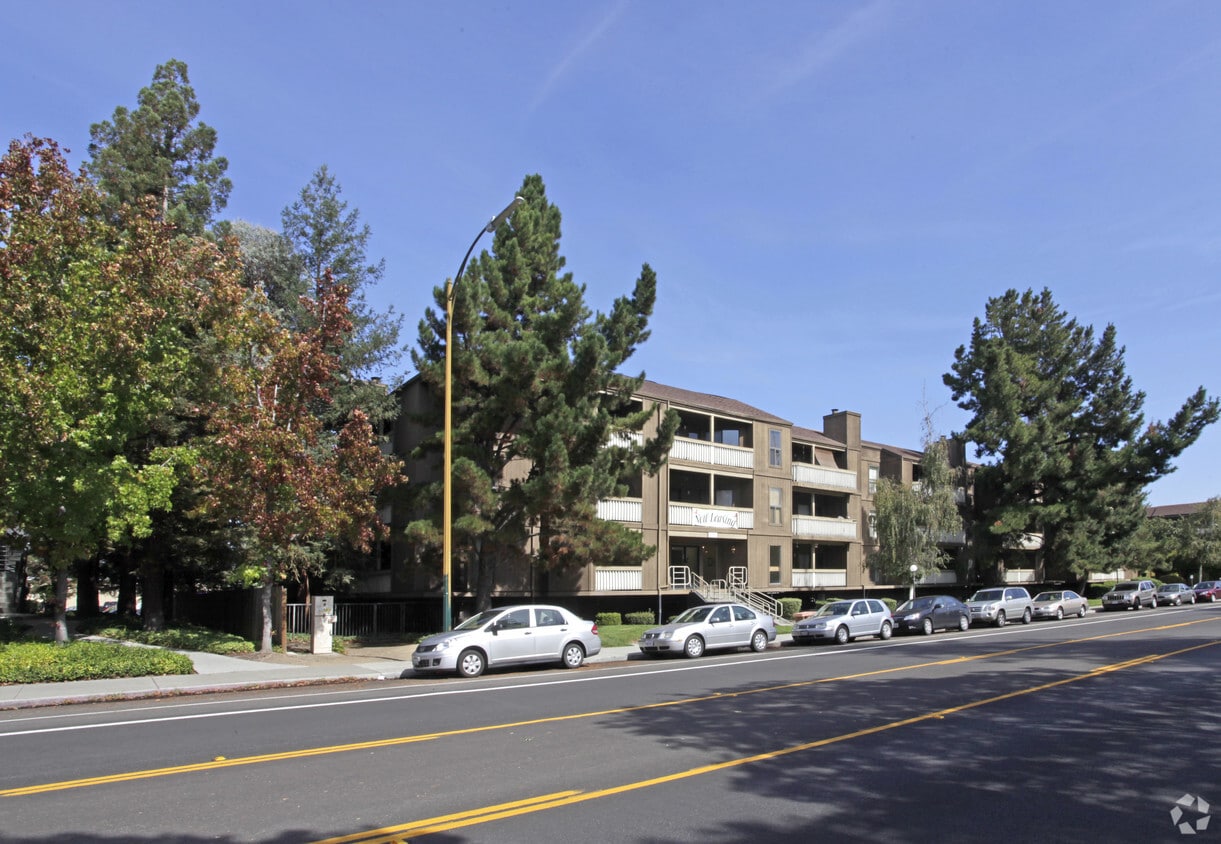 Saratoga Gardens Condominiums Apartments in San Jose, CA