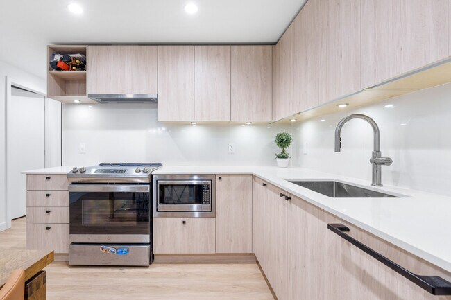 Building Photo - 245 16th St E