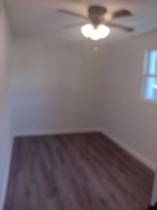 Building Photo - 3 br, 2 bath House - 1316 MELROSE AVE S