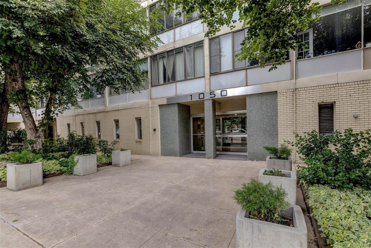Primary Photo - 1050 N Corona St