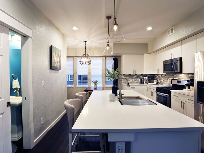 Foto del edificio - 3 Bedroom Townhome in Denver