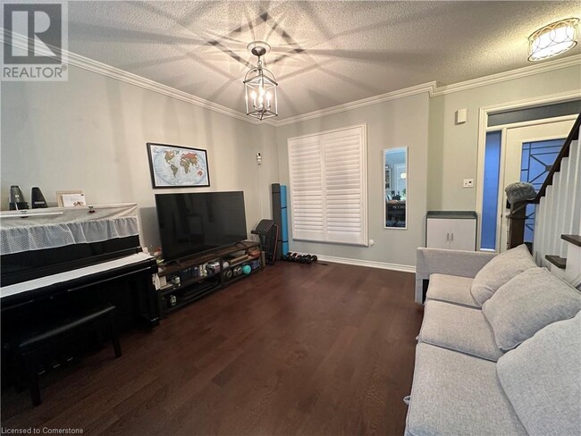 Building Photo - 2045 Rochester Cir