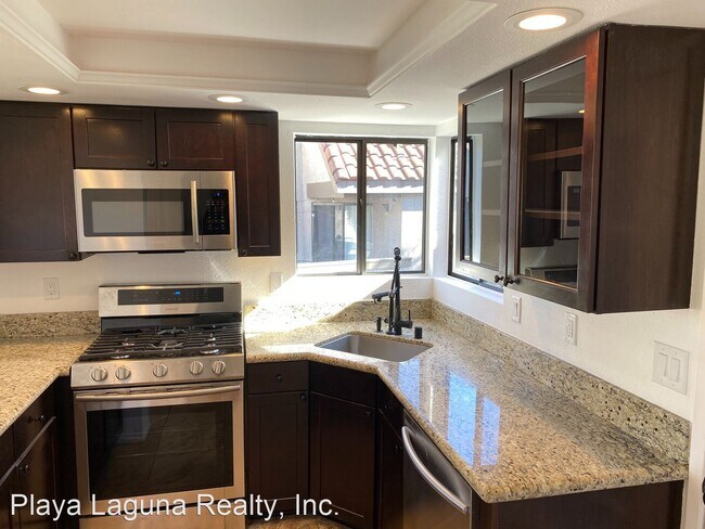 Building Photo - 3 br, 2 bath House - 28151 Montecito #40