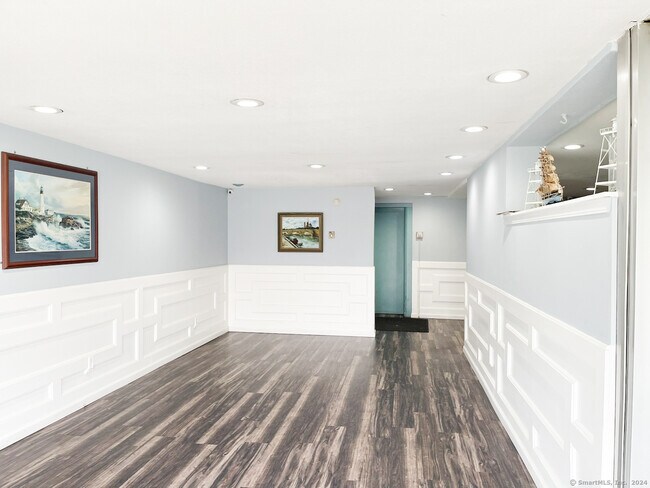 Building Photo - 70 Farmington Ave