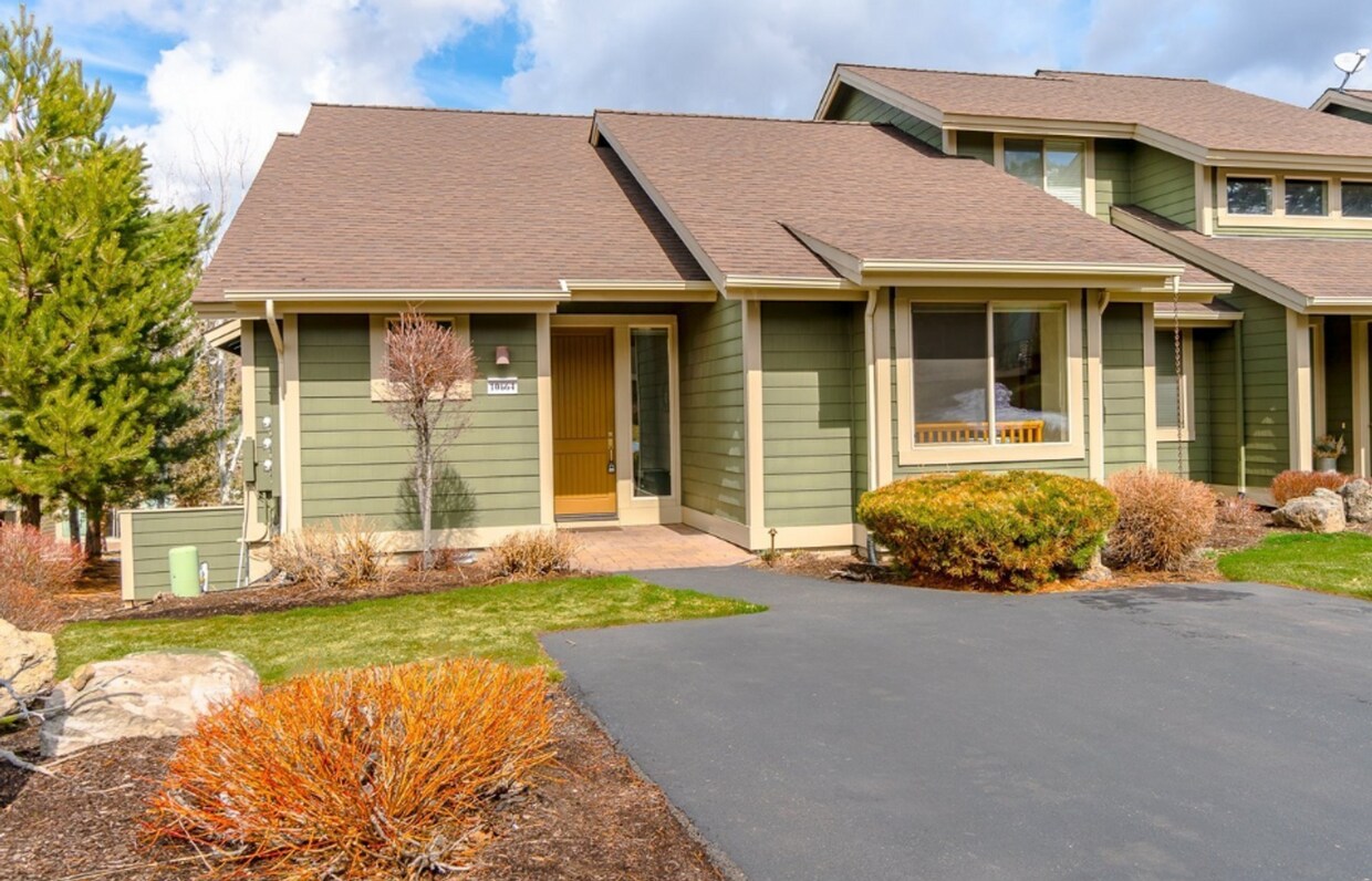 Foto principal - 2 Bed/2 Bath Single-Level Condo in Eagle C...