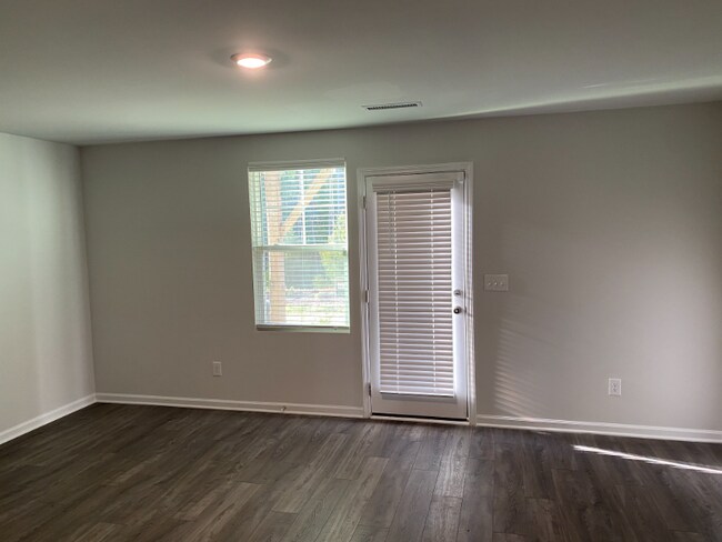 Building Photo - 4916 Southern Magnolia Dr