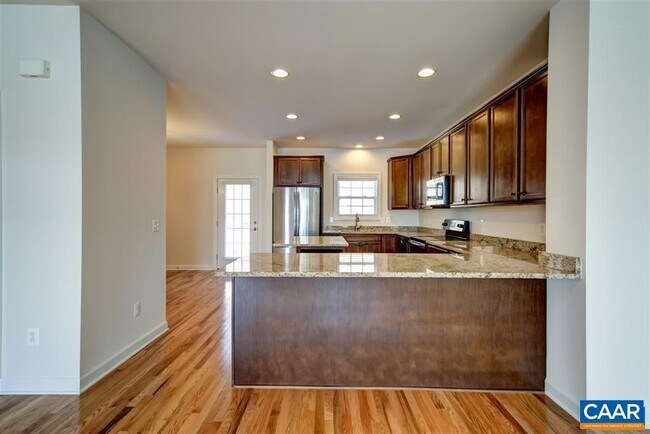 Building Photo - 2402 Winthrop Dr