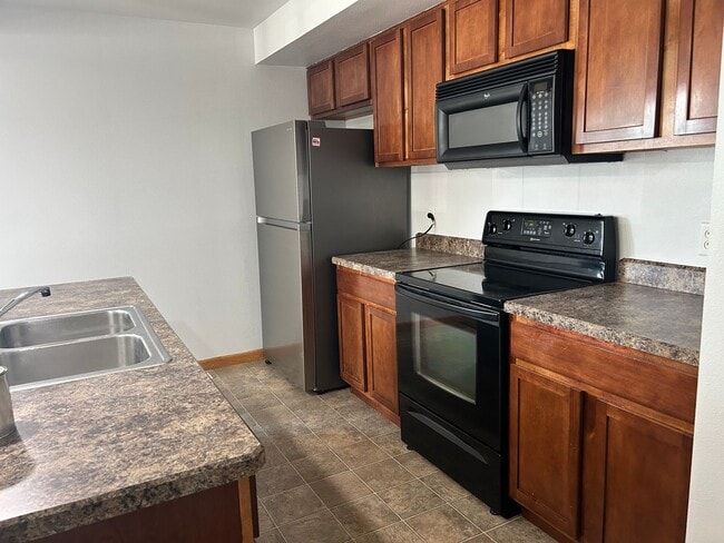 Building Photo - Adorable townhome for rent!