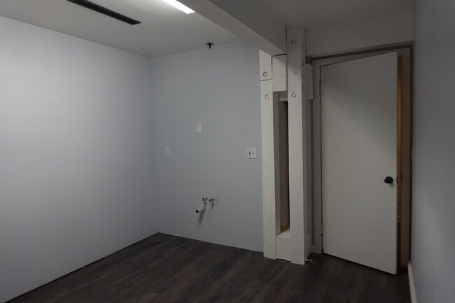 Building Photo - 410 Phoenix St