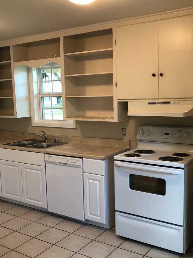 Building Photo - RENTAL LISTING!