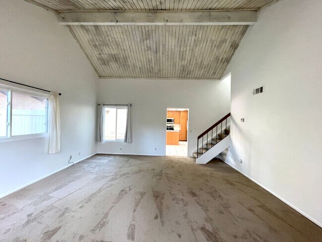 Building Photo - Large 3B/2BA Home in Chula Vista w/ Parkin...