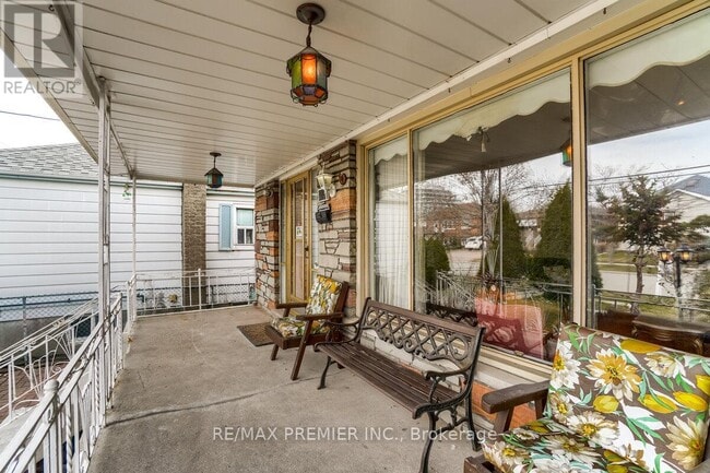 Photo du bâtiment - 25 Bentworth Ave