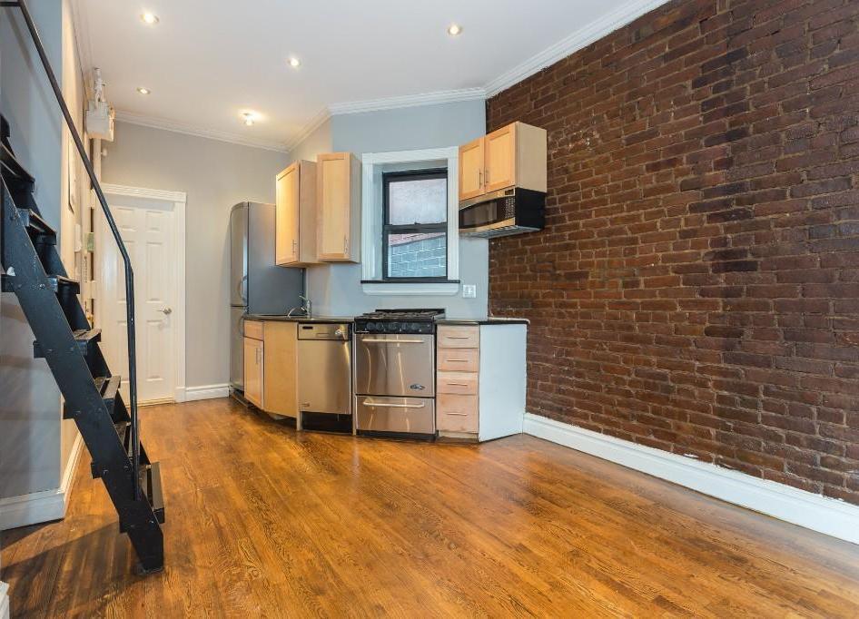 Primary Photo - 215 E 23rd St