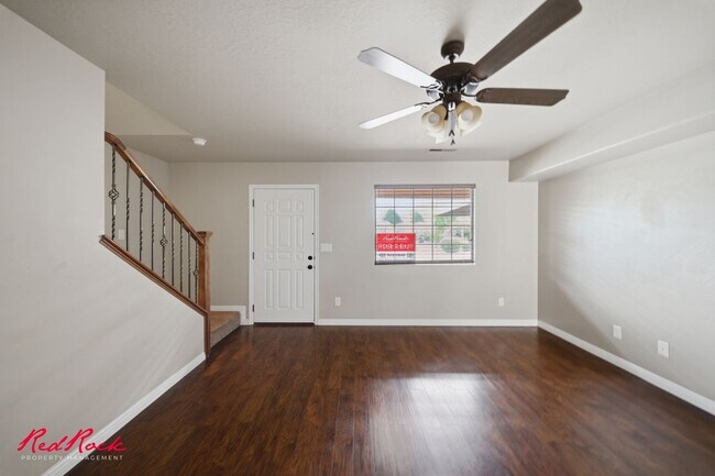 Foto del edificio - Convenient Living Close to Everything You Need