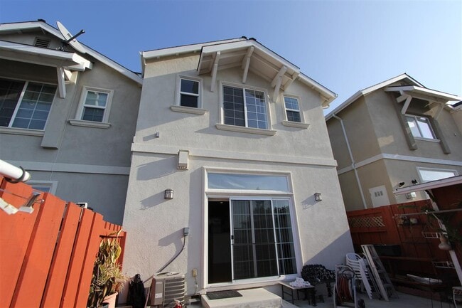 Building Photo - 15667 Liberty St