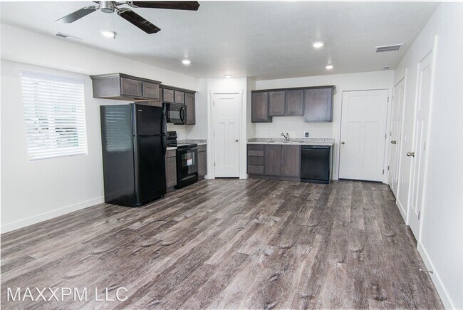 Building Photo - 3 br, 2.5 bath House - 4203 E O'Connell Ln