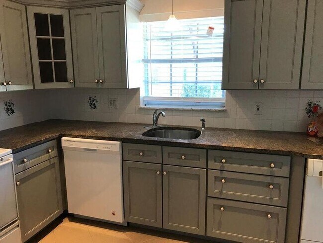 Foto del edificio - 845 Salem Ln