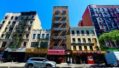 Building Photo - 212 Grand St