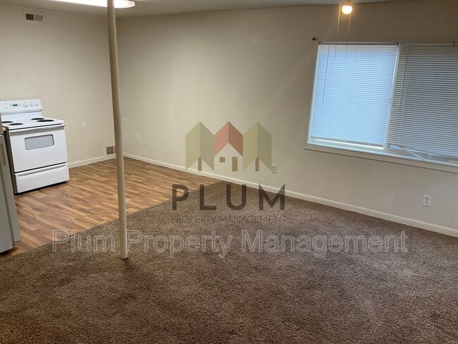 Building Photo - 3915 MT-200