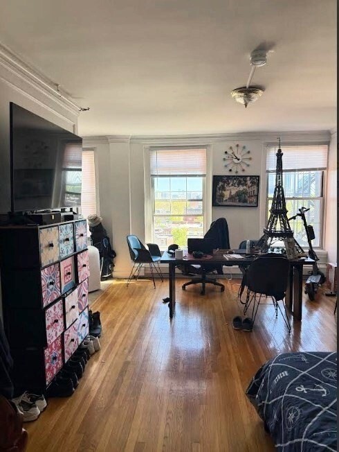 Primary Photo - 1284 Beacon St