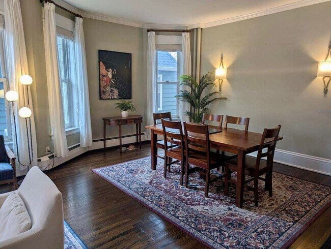 Foto del edificio - Stunning 3 bedroom main floor unit in prime Saint Paul location.