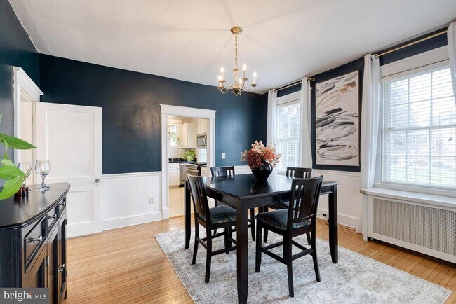 Building Photo - 401 E Lake Ave