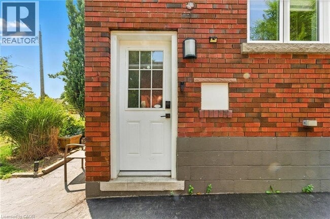 Building Photo - 90 Toby Crescent